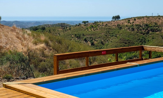 Fonte do Bispo Hütte | Casa Lynx, secluded hill top 2 bedroom getaway with pool and fenced garden