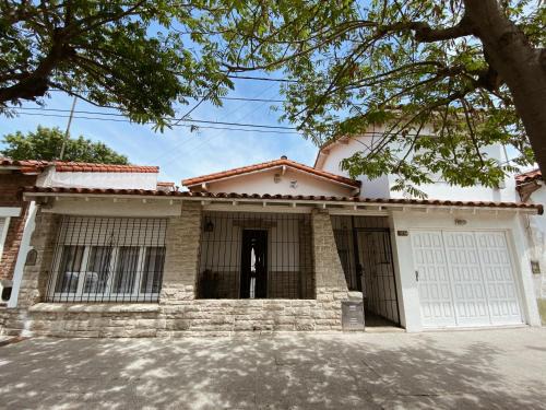 Miramar Haus | Casa Miriam - Casa En Miramar Para 4 PAX Con Cochera - Hola Sur