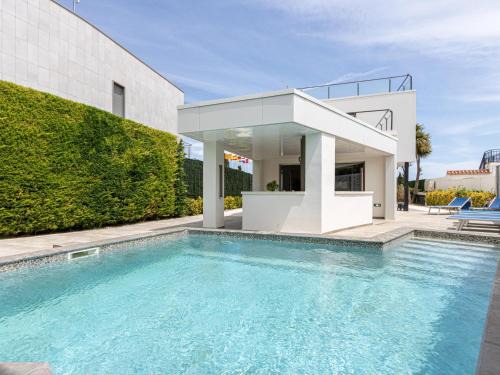 Bon Relax Haus | Casa moderna con piscina, Wi-Fi, AA, barbacoa y parking en Sant Pere Pescador - ES-89-73