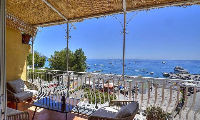 Positano City Centre Haus | Casa Ninnolo: A bright and sunny two-story independent house situated in a central location, at a short distance from the beach, with Free WI-FI.