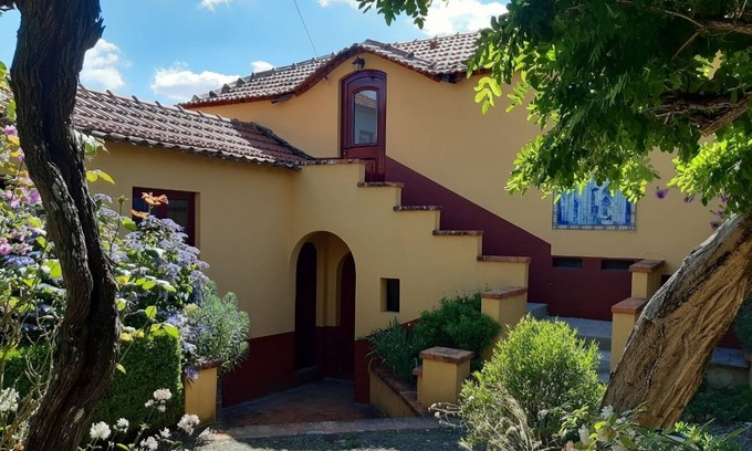 Tabua Haus | Casa num Jardim com Piscina no Lindo Centro Verde Perto do rio Alvo Comas Praias