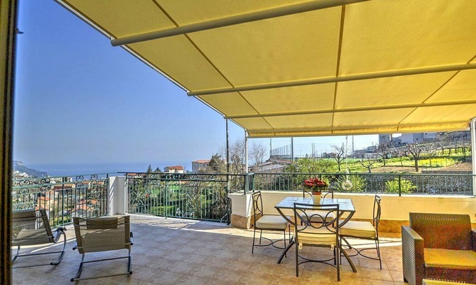 Scala Wohnung | Casa Otis: Is a welcoming apartment in a quiet position, located on a hillside above the sea.