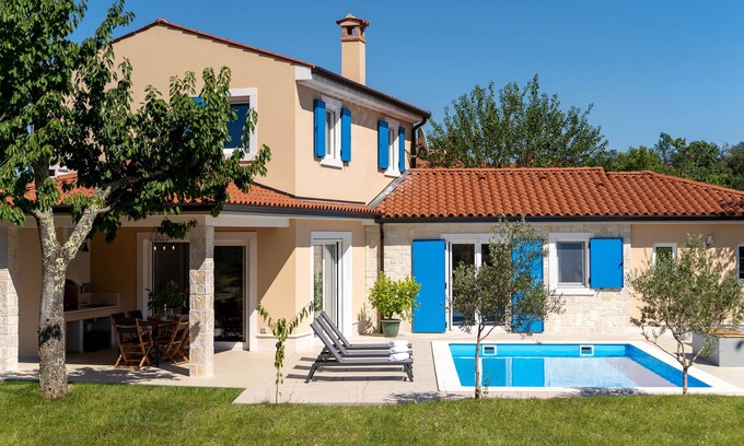 Zupanici Haus | Casa Piano in a calm village enveloped by nature