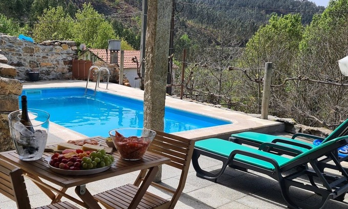 Oliveira de Frades Haus | Casa Privada com Piscina no Meio da Natureza