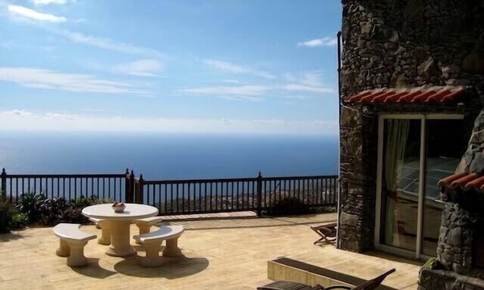 Calheta Villa | Casa Rochinha, spektakuläre Aussicht, sehr geräumiger, beheizter Pool