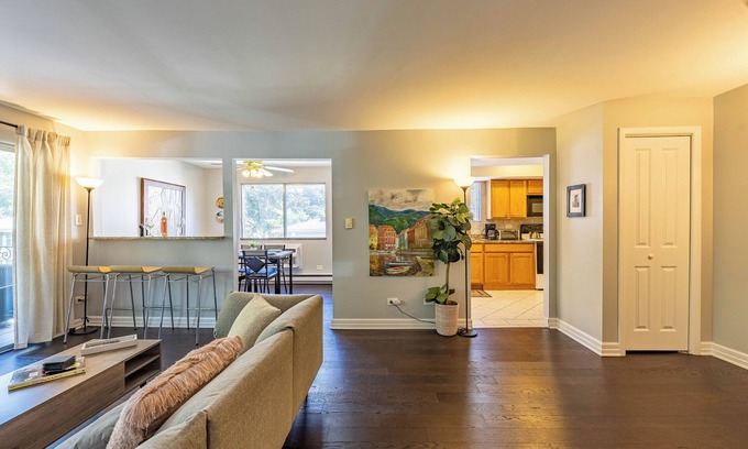 Forest Park Eigentumswohnung | Casa Serenità: Downtown Forest Park, Close to Trains, Parking