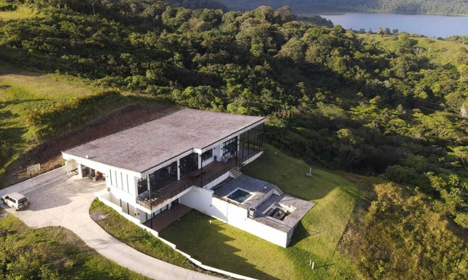 Arenal Haus | Casa Tres Vistas: Arenal Volcano & Lake Views, Hot Tub, Pool Table, Sleeps 10