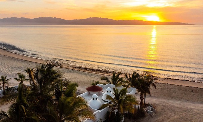 El Sargento Haus | CASACORAZONmx “Cortez” Private 1bd Beachfront w/Kitchen. Spectacular Views!195/n