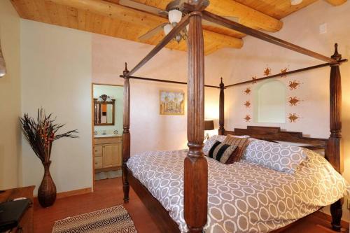 Northeast Santa Fe Haus | Casita Bee, Santa Fe charmer