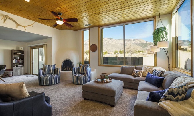 Sandia Heights South Haus | Casita de Montano 2 Bdrm Foothills Charmer with Incredible Sandia Mtn Views