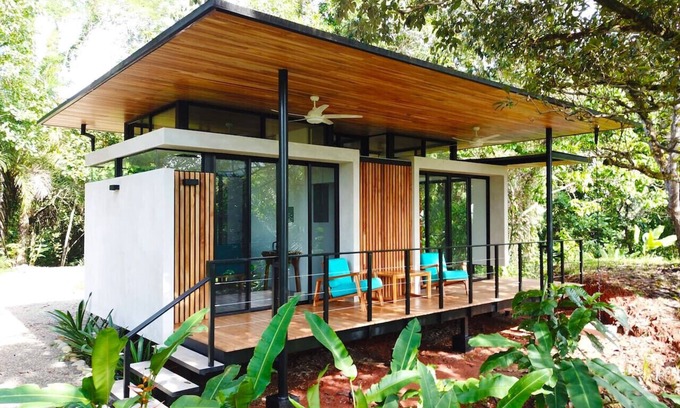 Savegre Haus | Casita Jungle Nest, 5 minutes drive to Playa Linda, 15 to Dominical, Wifi Starlink