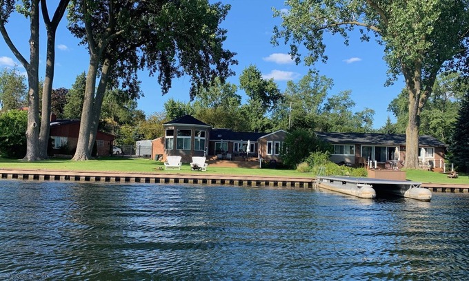 Waterford Haus | Der renommierte Cass Lake - der größte Binnenland von SE MI