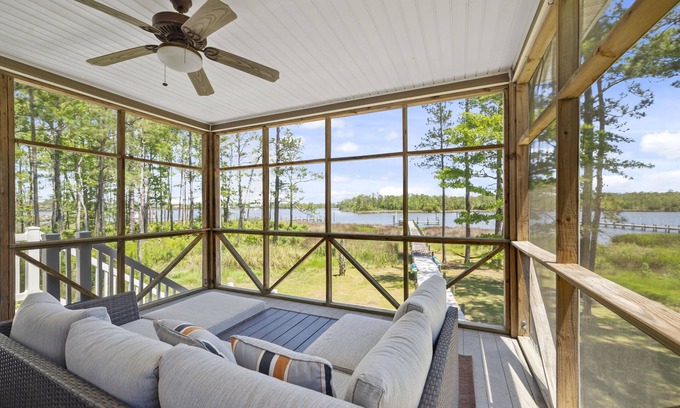 Oriental Haus | Cast Away Waterfront Getaway with Dock