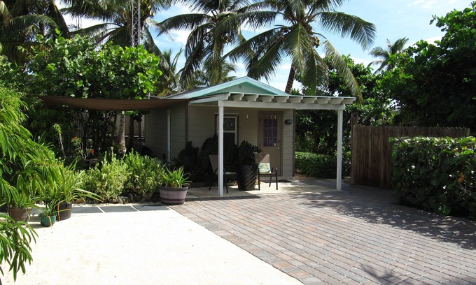 Bodden Town Haus | Castaway by the Sea - "Privater" Strandbungalow