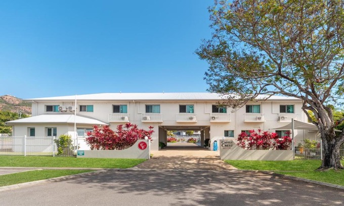 North Ward Hotel | Castle Crest Motel