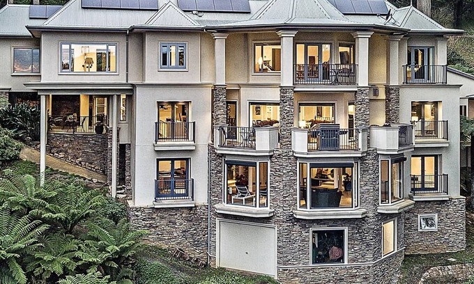 Ferny Creek Haus | Castle in Ferny Creek with Pool