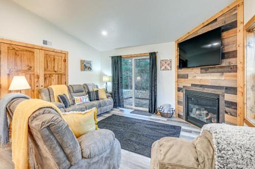 Arkdale Haus | Castle Rock Lake Cabin Water and Trail Access!