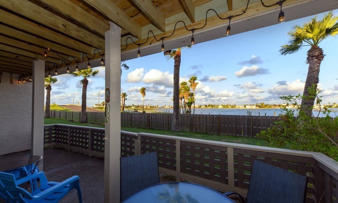Harbor Oaks Eigentumswohnung | Catch-n-Relax | Serene Views + Pool Access