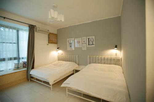 Hengchun Old Town Haus | Cats in summer