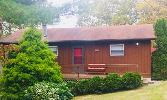 Wellington Hütte | Cave Run Lake, Kentucky “The CliffTop Cottage” von Porch Swing Properties