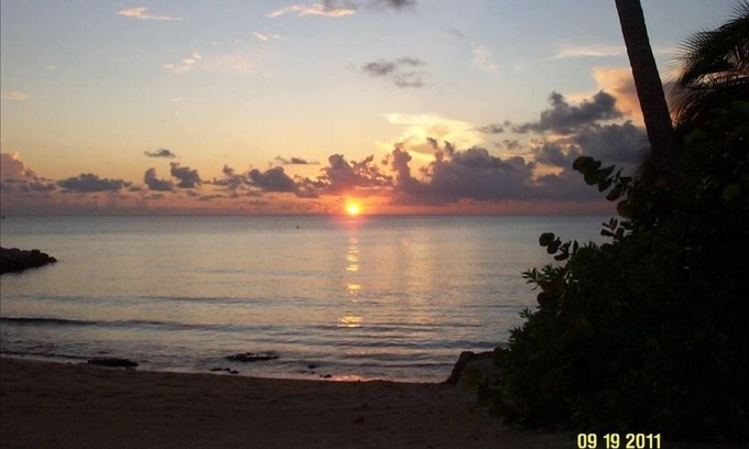 Seven Mile Beach Eigentumswohnung | Kaimaninseln Berühmte Seven Mile Beach Oceanfront Condo