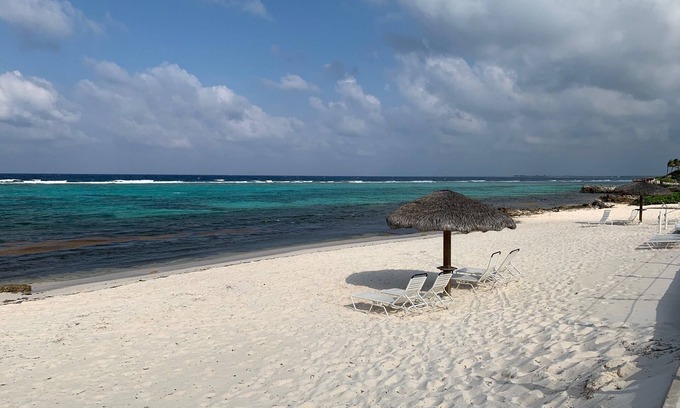 Rum Point Eigentumswohnung | Kaiman Kai, Rum Point; Malerische Eigentumswohnung am Meer mit schönem Privatstrand
