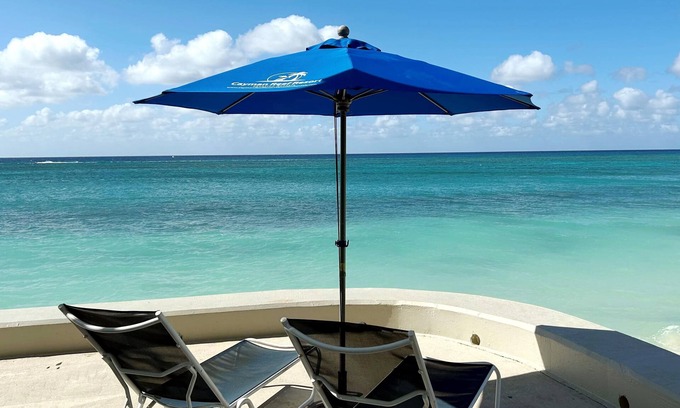 Seven Mile Beach Eigentumswohnung | Renos fertig für diese Ocean Front am Seven Mile Beach Cayman Reef Resort # 32