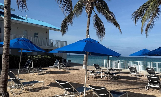 Seven Mile Beach Eigentumswohnung | Direkt am Strand mit Screened In Lanai am Seven Mile Beach im Cayman Reef Resort # 33
