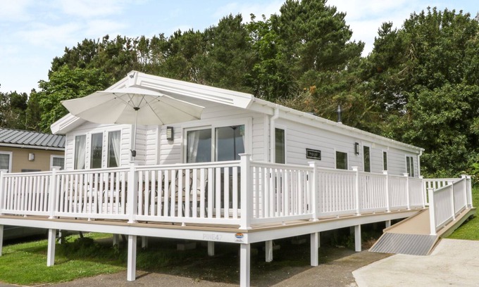 Cayton Bay Hütte | CAYTON PINES, tierfreundlich, mit einem Garten in Scarborough, Ref 1013485