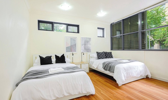 Chinatown Wohnung | CBD 3br apt for 8 guests near Train & Shopping in Ultimo