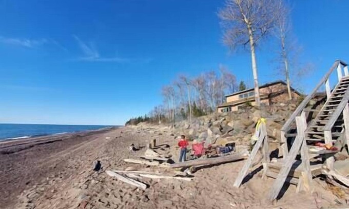 Laurium Haus | Cedar Bay - Front Row