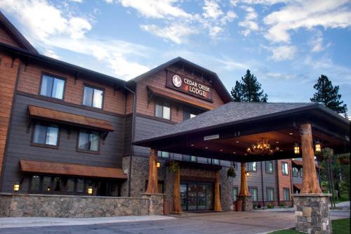 Columbia Falls Hotel | Cedar Creek Lodge & Conference Center