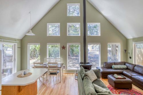 Nehalem Haus | Cedar Grove - Meredith Lodging