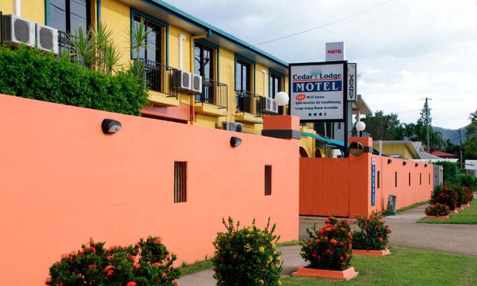 Aitkenvale Hotel | Cedar Lodge Motel