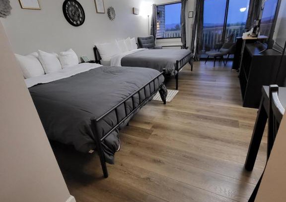 Weirs Beach Wohnung | Cedar Lodge Room w/Lake Views!