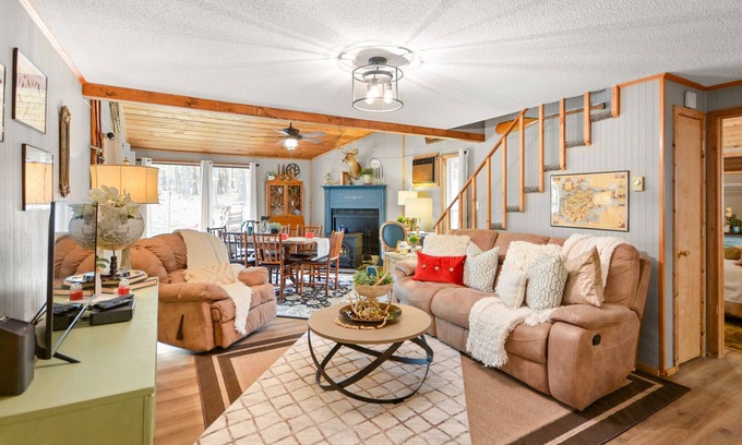 The Woods Haus | Cedar Loft at The Woods-Vintage Chic Cabin Retreat with Amenities Access