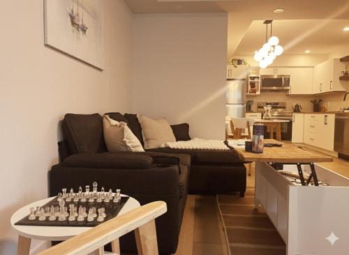 Victoria Wohnung | Cedar & Sage Suite the Cozy Retreat with Full Kitchen
