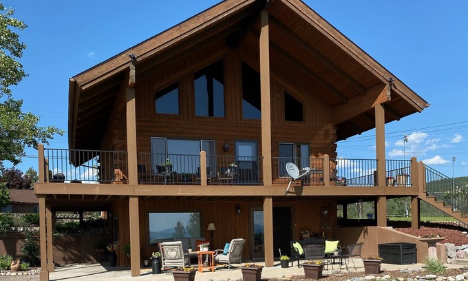 Bigfork Kabine | Cedar & Sky Retreat- Rustic Lakeview Cabin