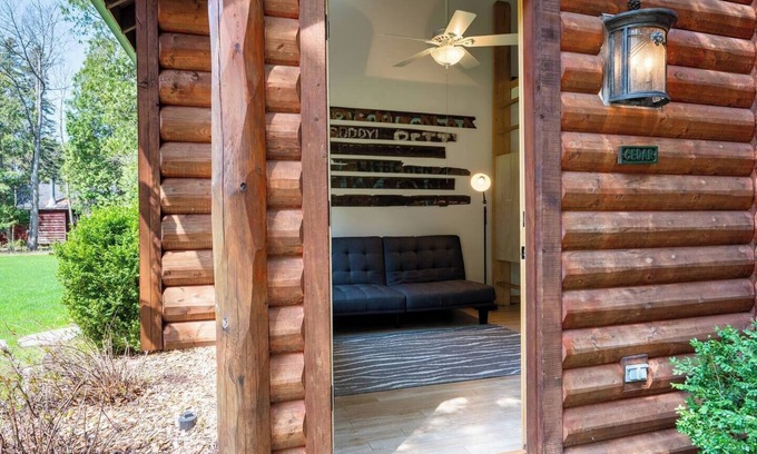 Ephraim Hütte | Walk 1 Block to Sunsets on the Bay | Outdoor Fun