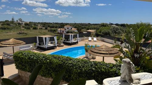 Branqueira Villa | Cegonha Villa powered by Cegonha Resort- Private swimming pool & air con