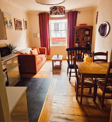 Gloucester Wohnung | Central Gloucester Self-Catering Flat - A Hidden Gem
