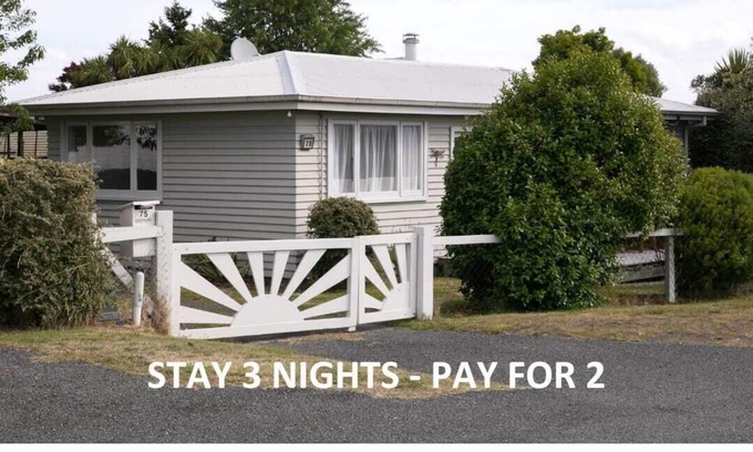 Taupo Haus | Central - Walk to Town and Lake! *No Service Fee*