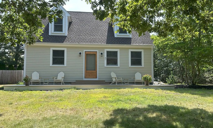 Oak Bluffs Haus | Centrally-located 3-bedroom house in Oak Bluffs with Expansive Yard