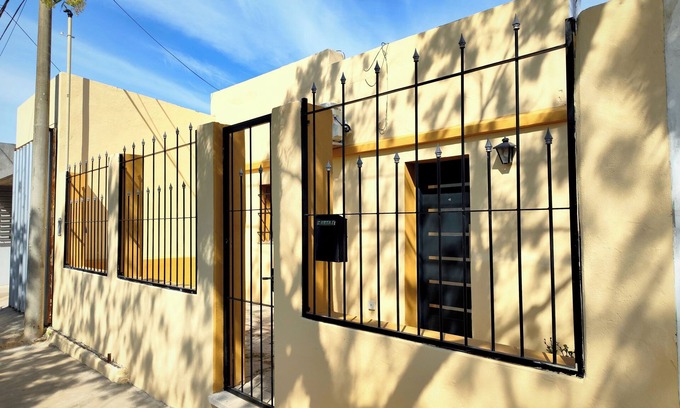 Gualeguaychu Haus | Centrally located house : Patio, Grill and Garage