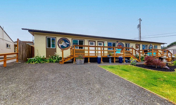 Winchester Bay Eigentumswohnung | NEUE AUFLISTUNG! Zentral gelegene Wohnung mit großem Deck - in der Nähe der Dünen, 1 Hund OK!
