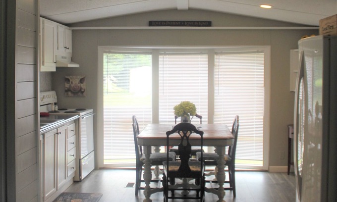 Jefferson County Haus | Centrally located, quaint and private home