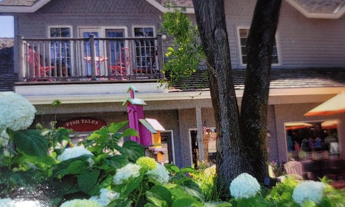 Fish Creek Eigentumswohnung | Centrally located to everything Fish Creek has to offer