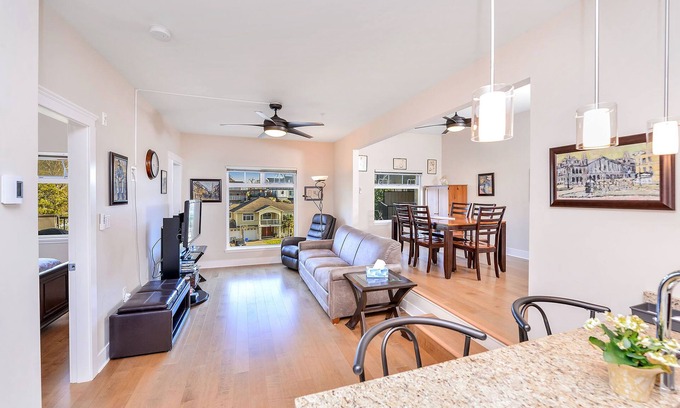 Saanich West Eigentumswohnung | Zentral Victoria 1 Zimmer Wohnung nahe der Victoria General Hospital entfernt