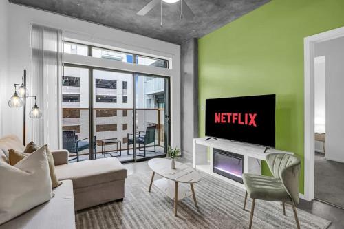 Evans Churchill Wohnung | Centric 2BR In HEART of DTPHX Free Garage Parking