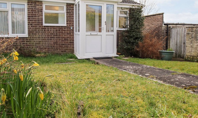 Cerne Abbas Hütte | CERNE VIEW, pet friendly, with a garden in Cerne Abbas